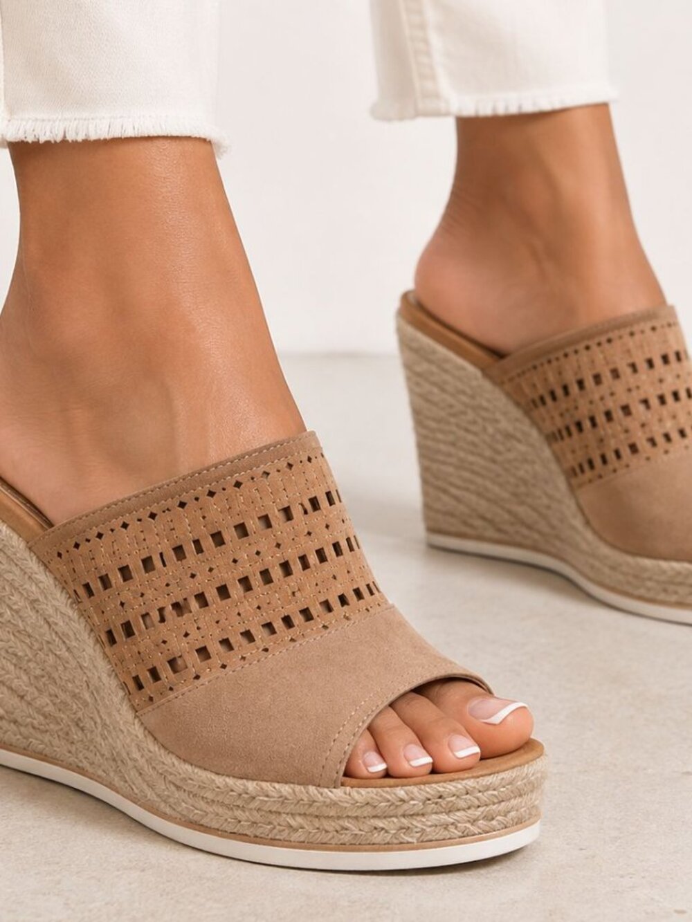 TOMS Women’s Tan Espadrille Wedge Sandals Peep Toe Boho Coastal size 6